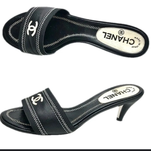 CHANEL Shoes - Chanel CC logo kitten heels